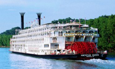 American Queen the largest paddlewheel steamer ever built on the Mississippi