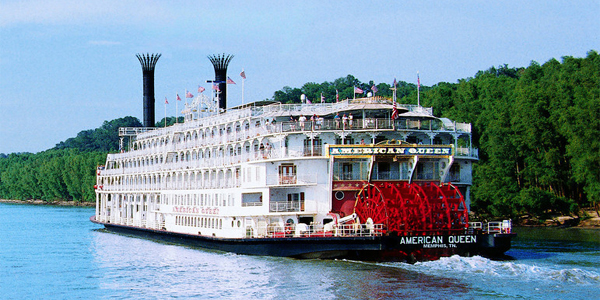 American Queen the largest paddlewheel steamer ever built on the Mississippi