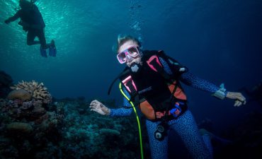 scuba diver activities while cruising