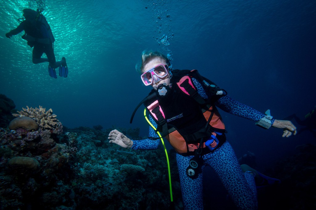 scuba diver activities while cruising