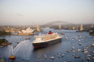 queen mary 2 sailing into Sydney