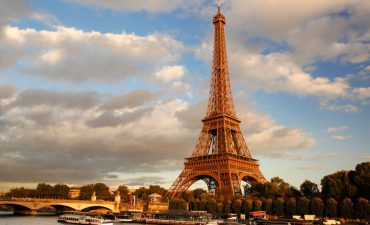 River Cruising, Eiffel Tower