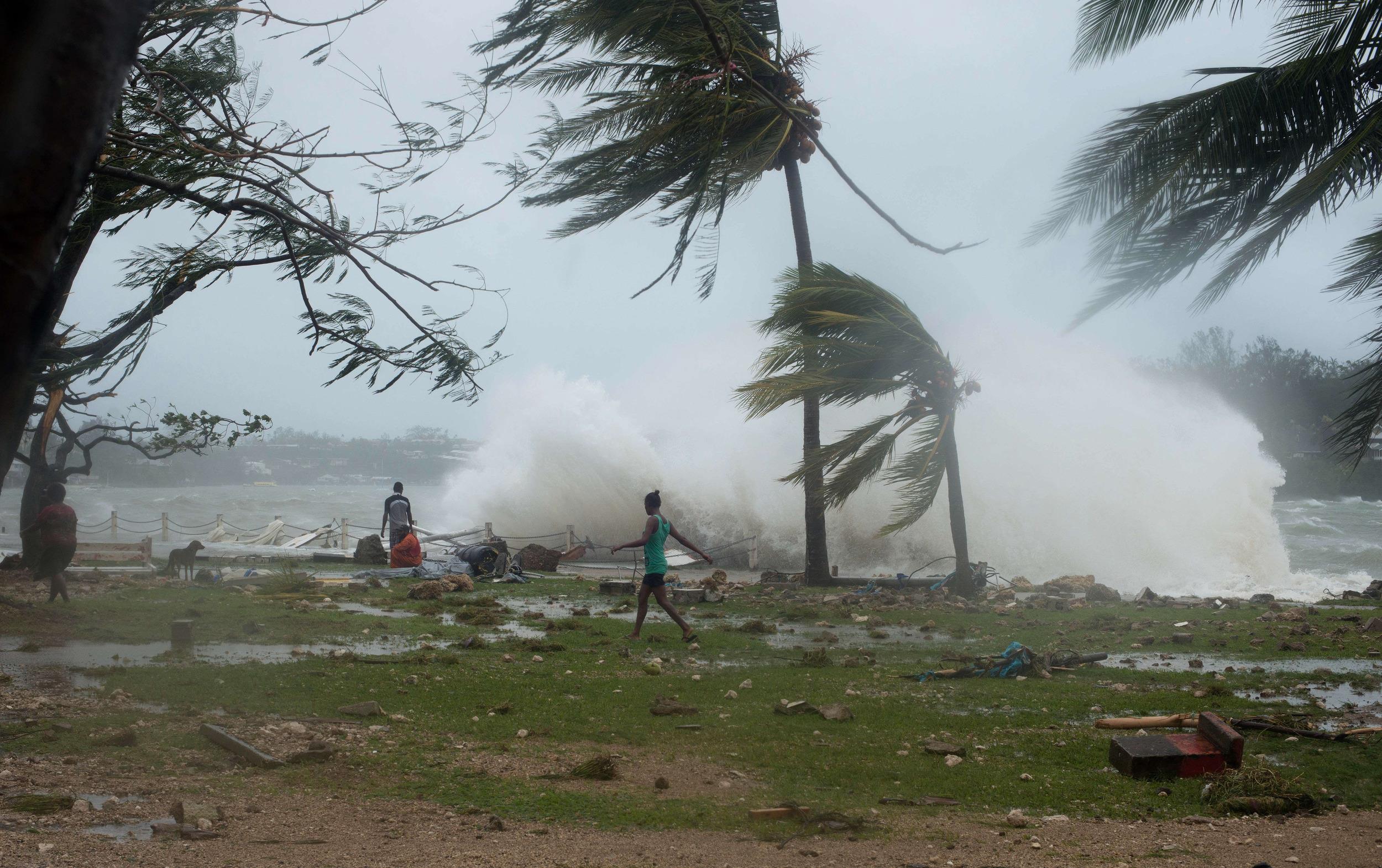 Какие из перечисленных островов страдают от тайфунов. Тропический циклон «Ниран». ЦУНАМИ Торнадо Тайфун. Тропические циклоны Тайфуны. Тропический шторм в индийском океане.