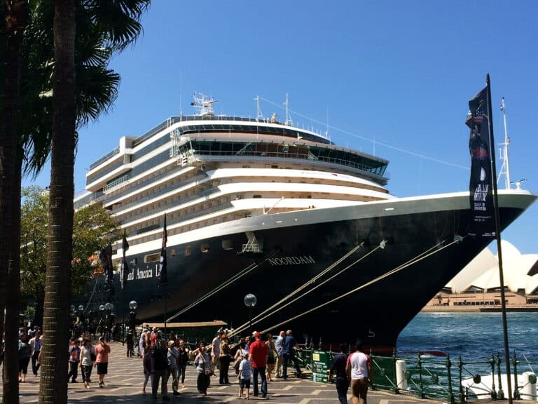 Holland America's Noordam arrives in Sydney