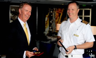 CEO Port of Newcastle Geoff Crowe and Pacific Aria Capt Colm Ryan plaque exchange in Newcastle-cruisepassenger