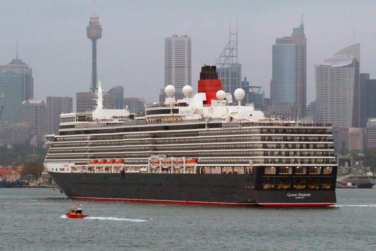 Queen Elizabeth-in Sydney2016-6-CruisePassenger.com.au