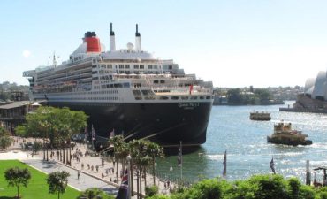 Queen Mary 2 Circular Quay