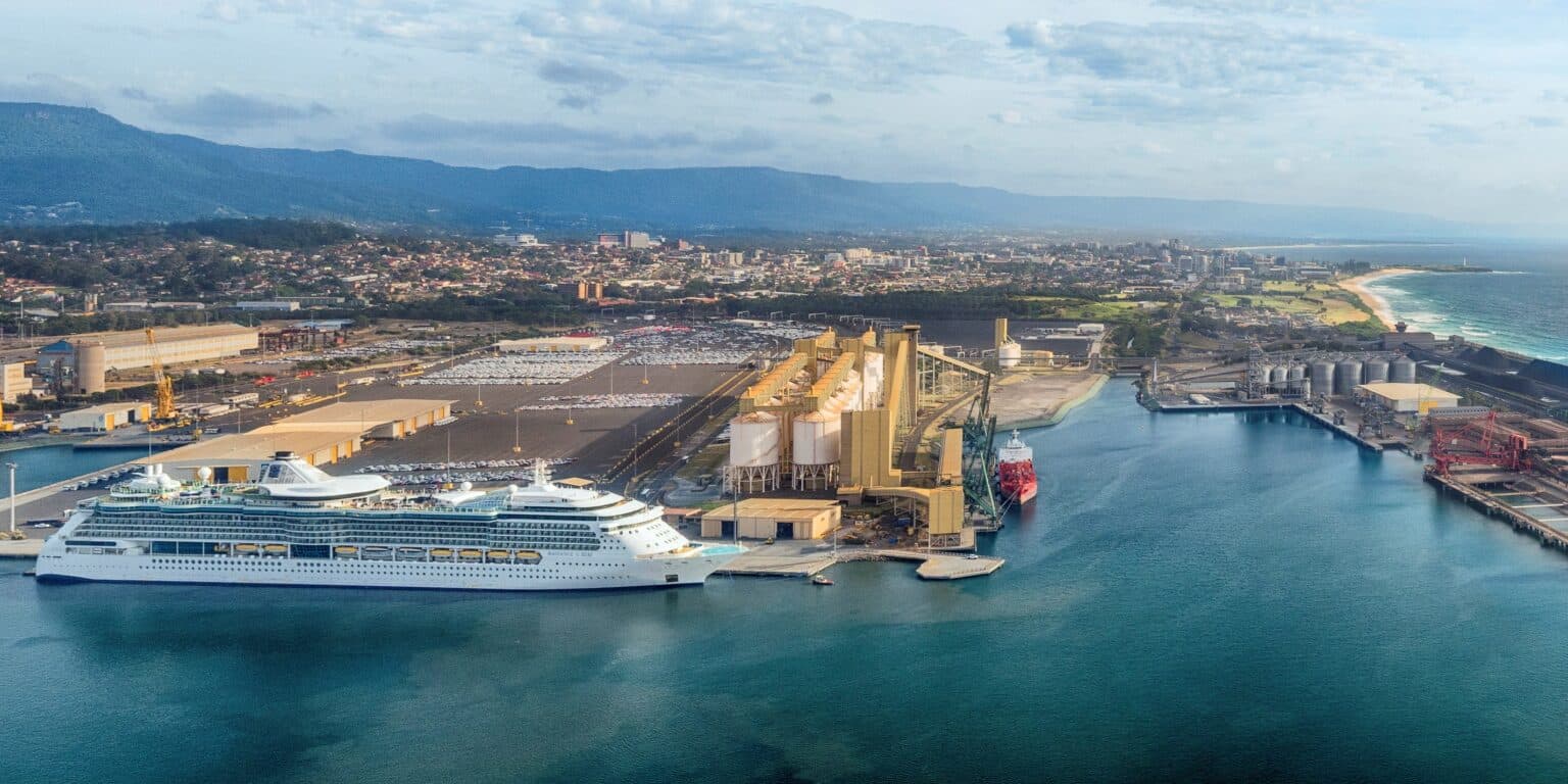 cruise Wollongong radiance of the seas docked med