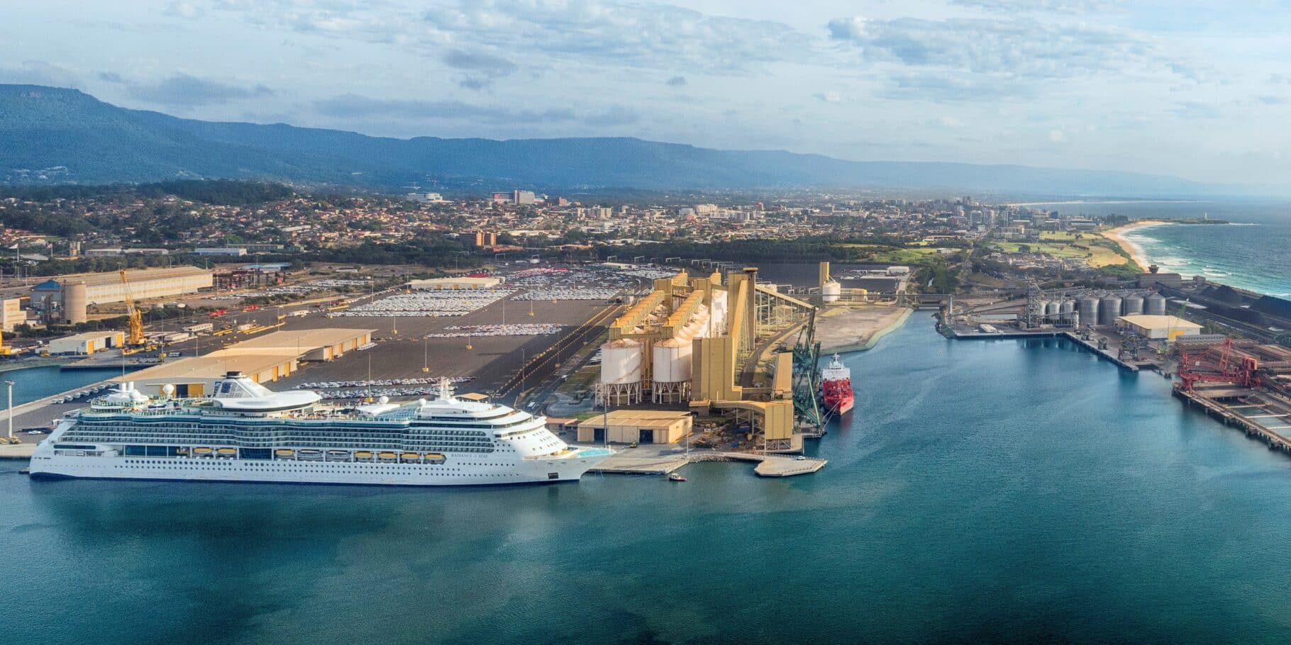 cruise Wollongong radiance of the seas docked med