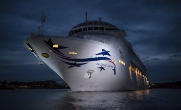 Cruise ships rerouted away from Cyclone Debbie