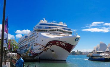 Norwegian Jewel makes triumphant entrance into Sydney