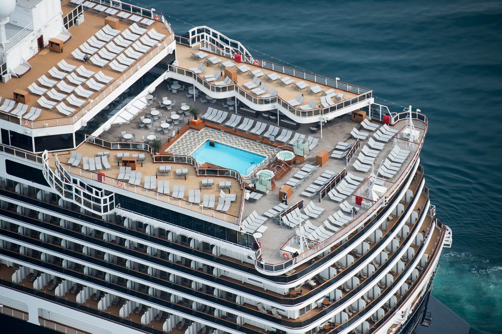 holland america cruise amenities