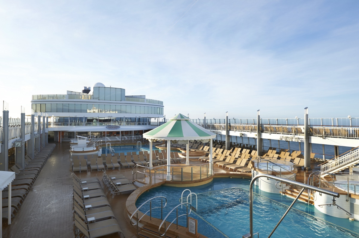 norwegian bliss pool deck