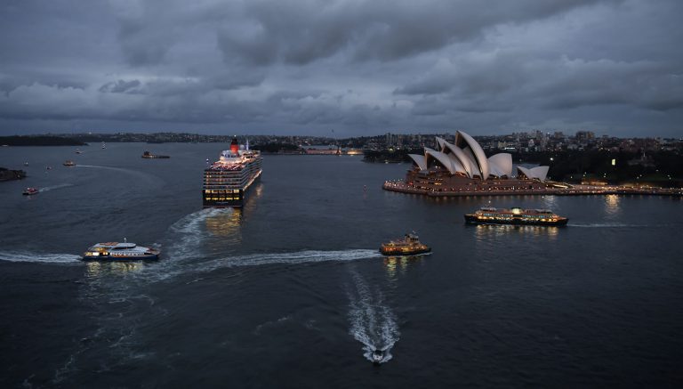 Queen Elizabeth departs Sydney
