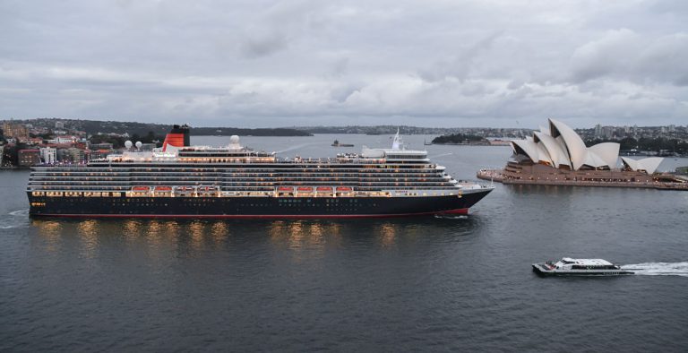 queen elizabeth cruise ship from sydney