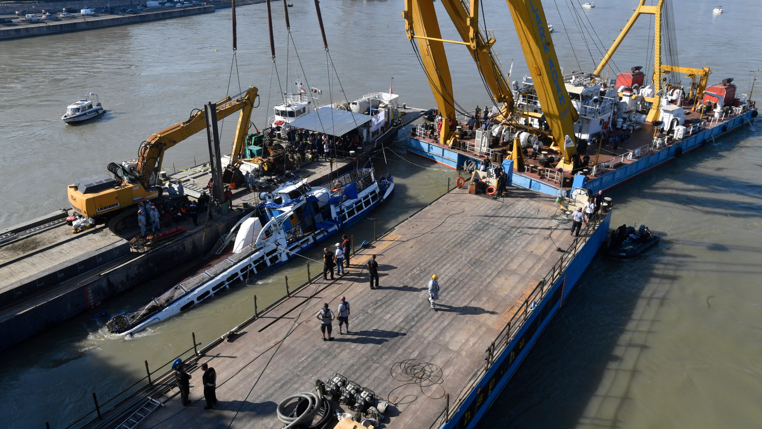 Mermaid crane lifted from Danube after collision