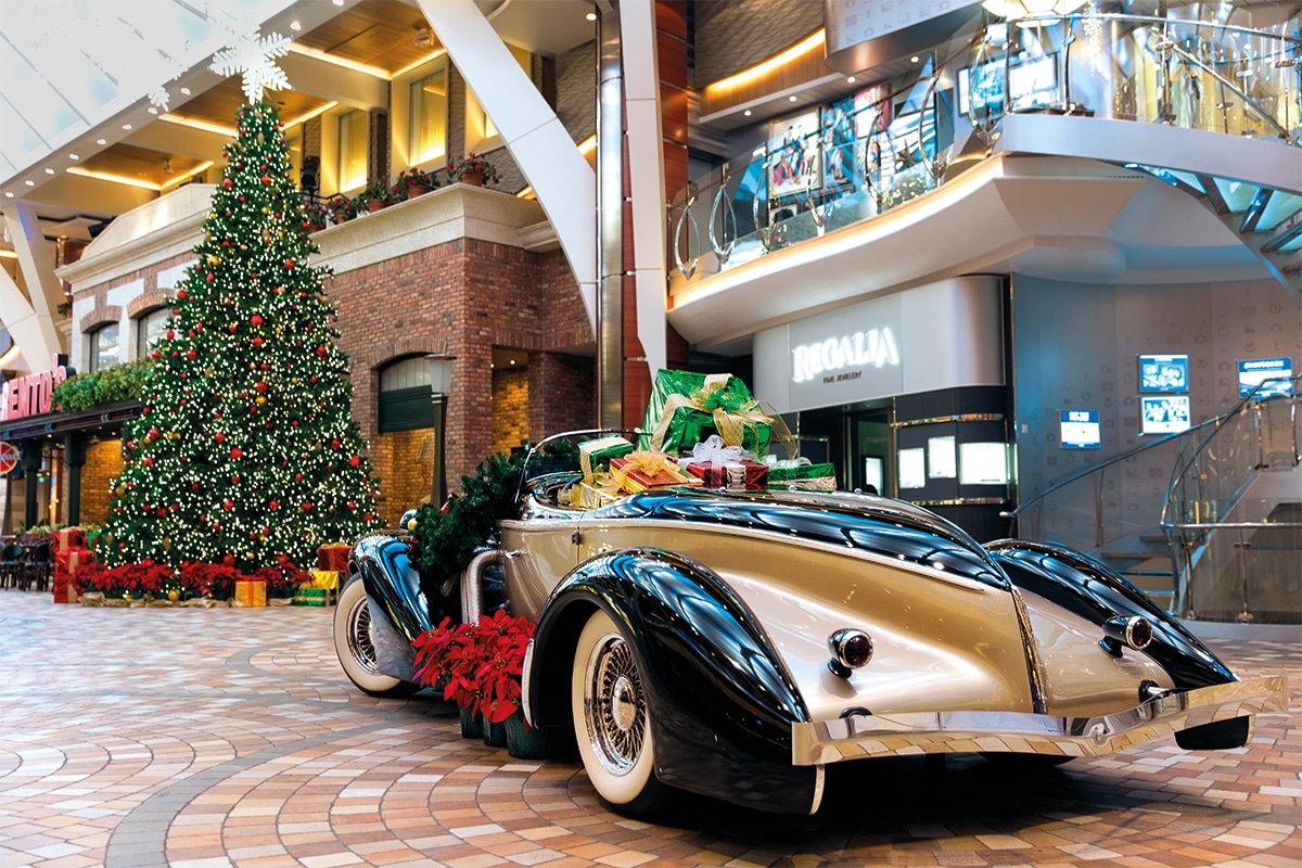 royal-caribbeans-christmas-decorations