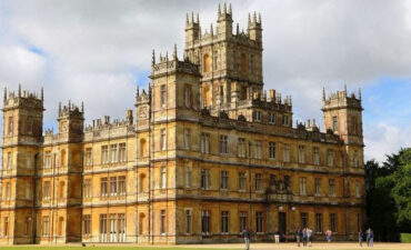 Downtown Abbey river cruise