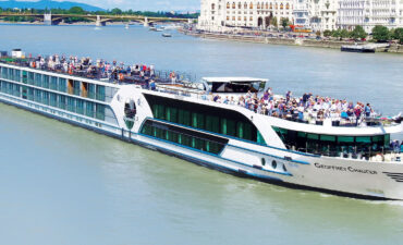 Riviera leads battle for singles with solo sailings