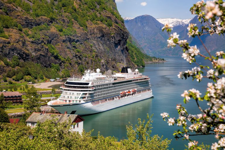 Best time of year to book a cruise