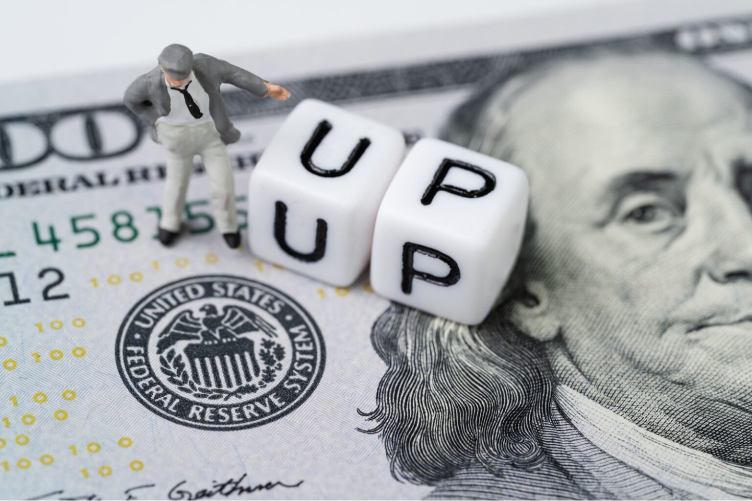 Australian dollar falls against the USD