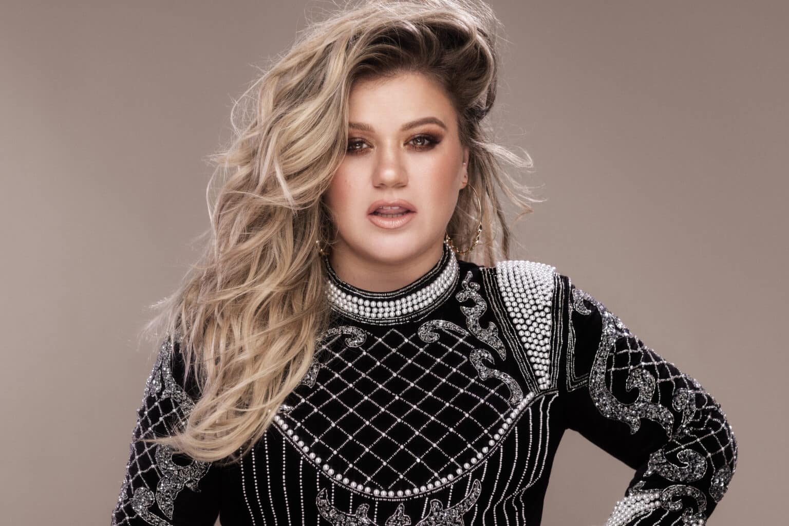 Kelly Clarkson named godmother of Norwegian Encore