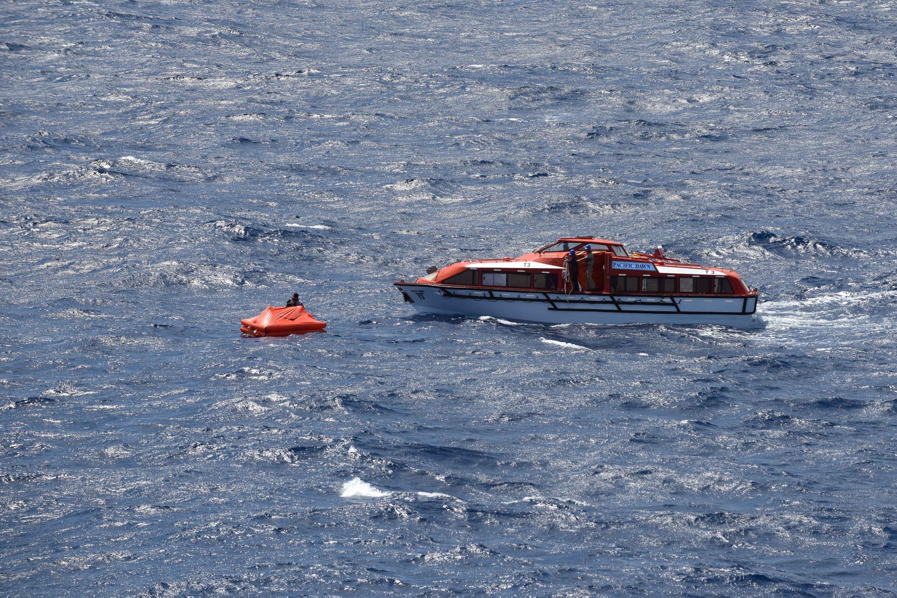Pacific Dawn rescuing sailors near New Caledonia