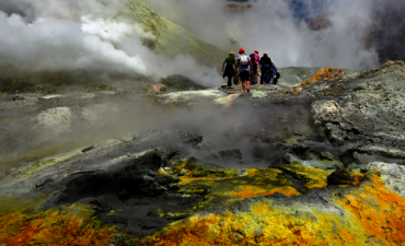 White Island - should tour groups have been there?