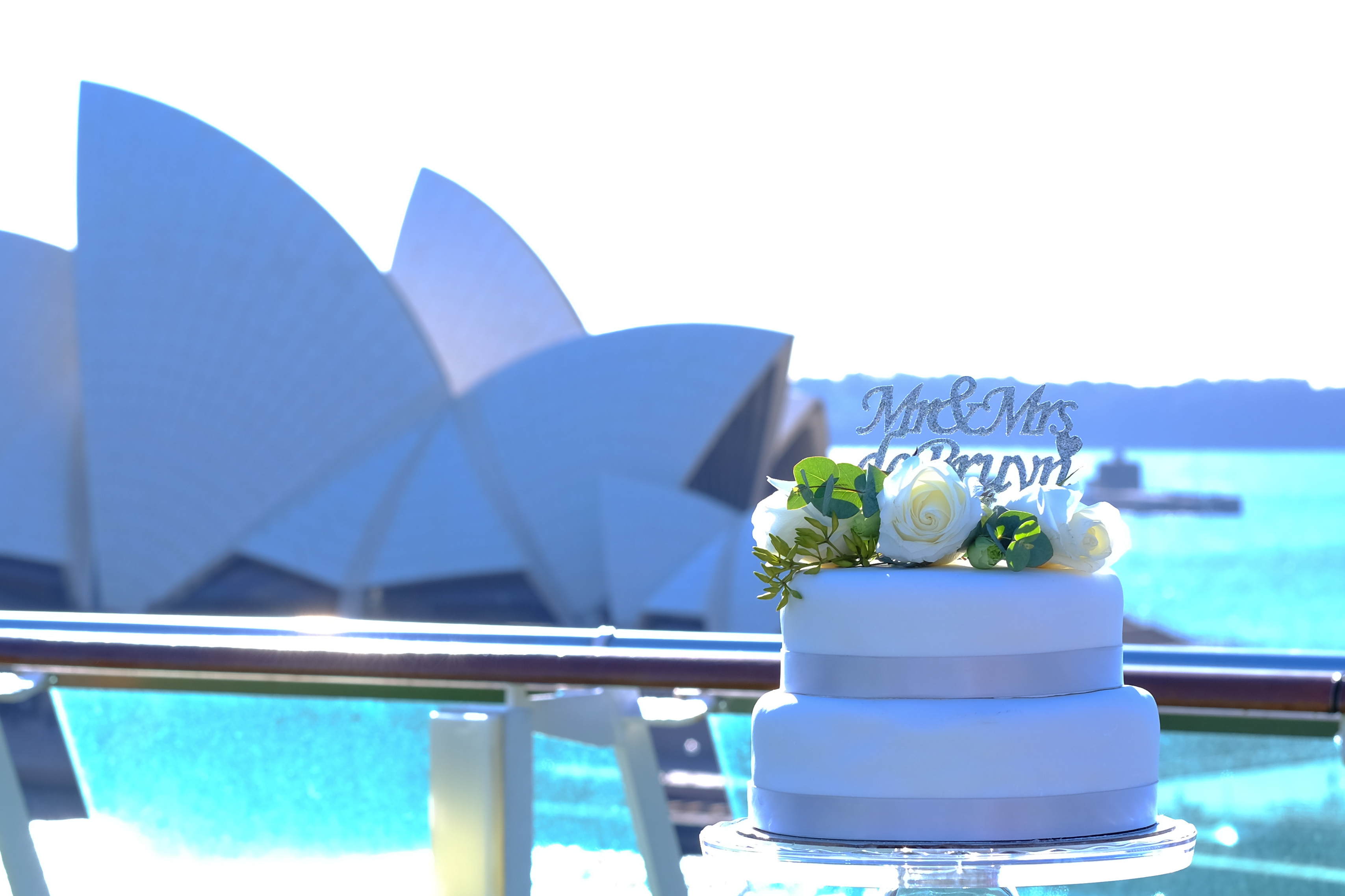 Corey and Belinda de Bruyn decided on the perfect cake thanks to the help of P&O's dedicated wedding planner Natasha Bhan