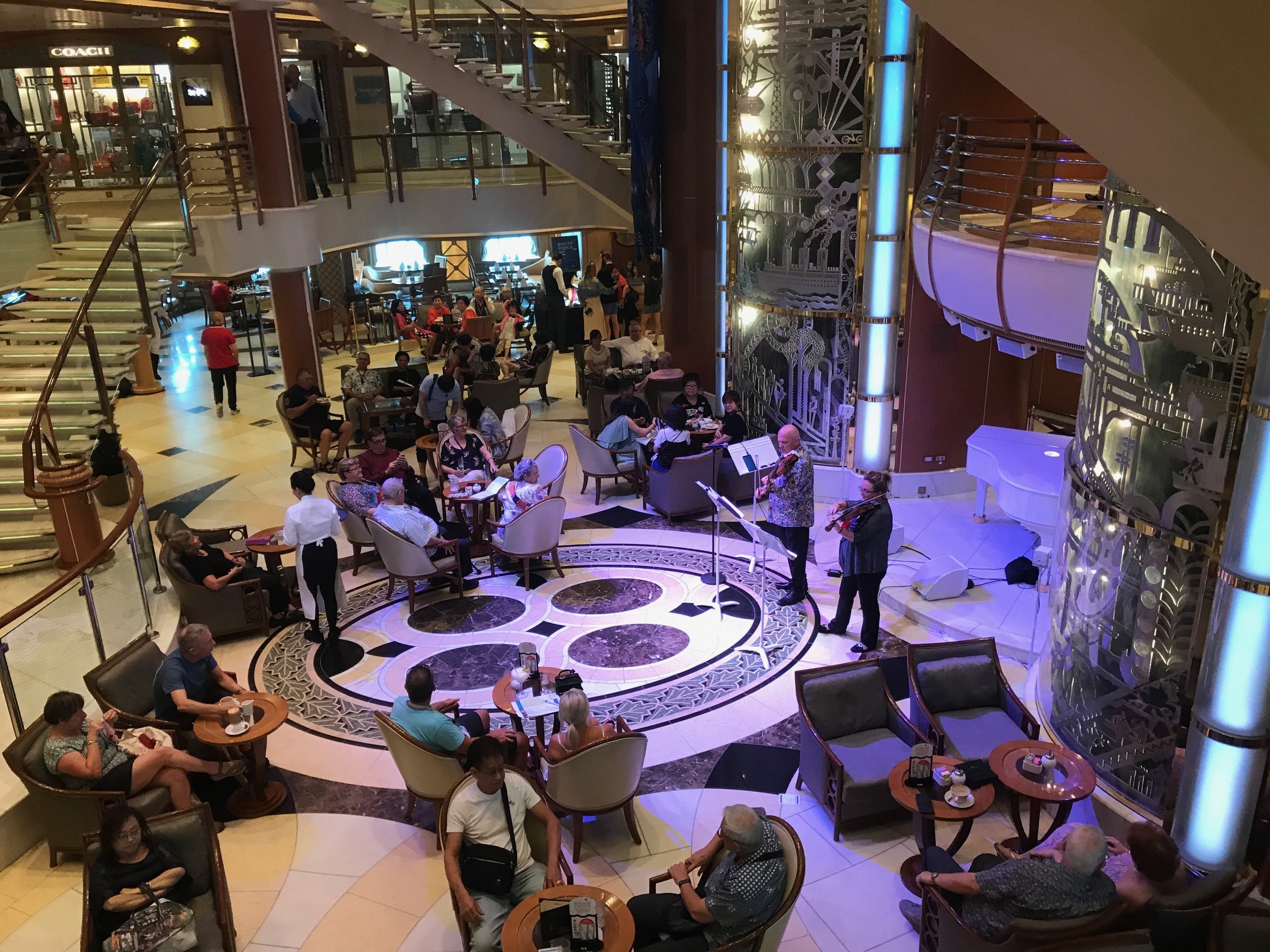 Sapphire Princess piazza