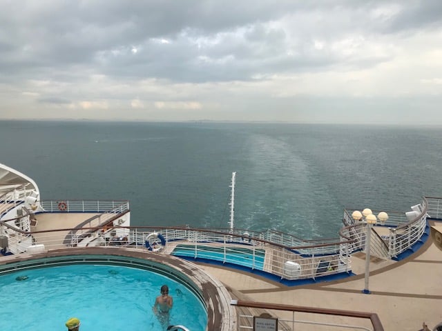Sapphire Princess pool
