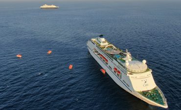 Vasco da Gama and Columbus taking passengers home