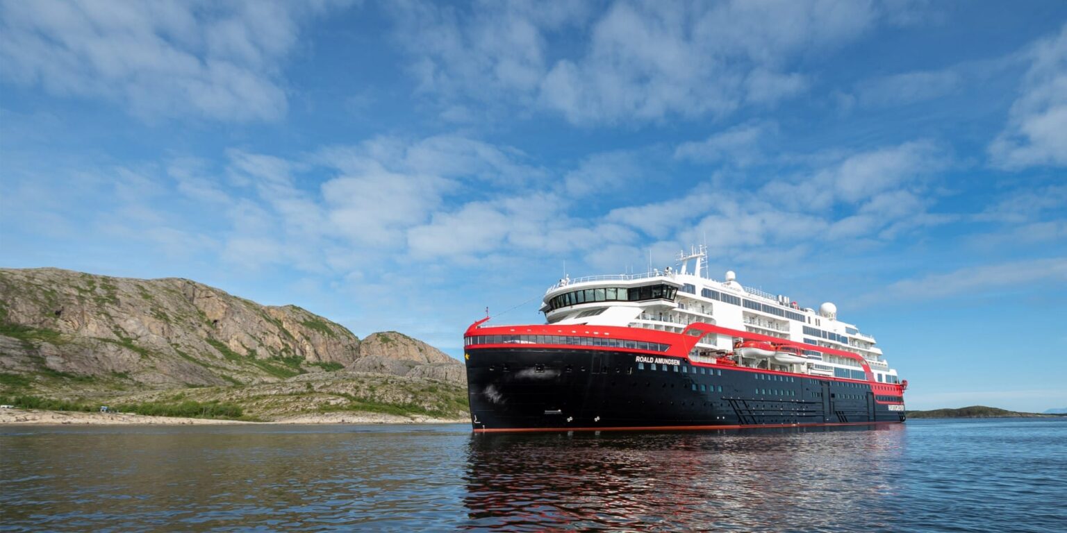 More than 240 cruise passengers return to Australia