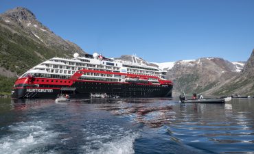 Tom Cruise hires Hurtigruten MS Fridtjof Nansen and MS Vesterålen