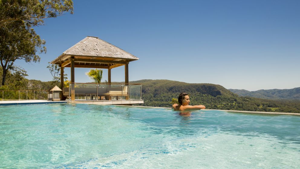 Girl in the pool, overview