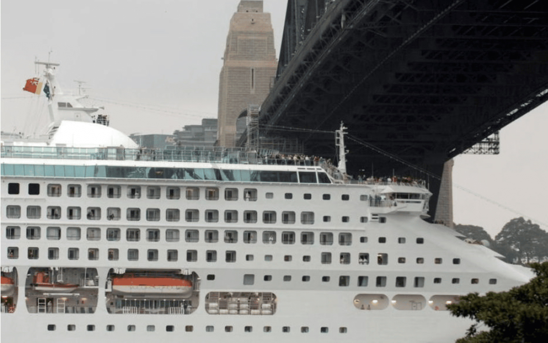 Sun Princess going under the Harbour Bridge