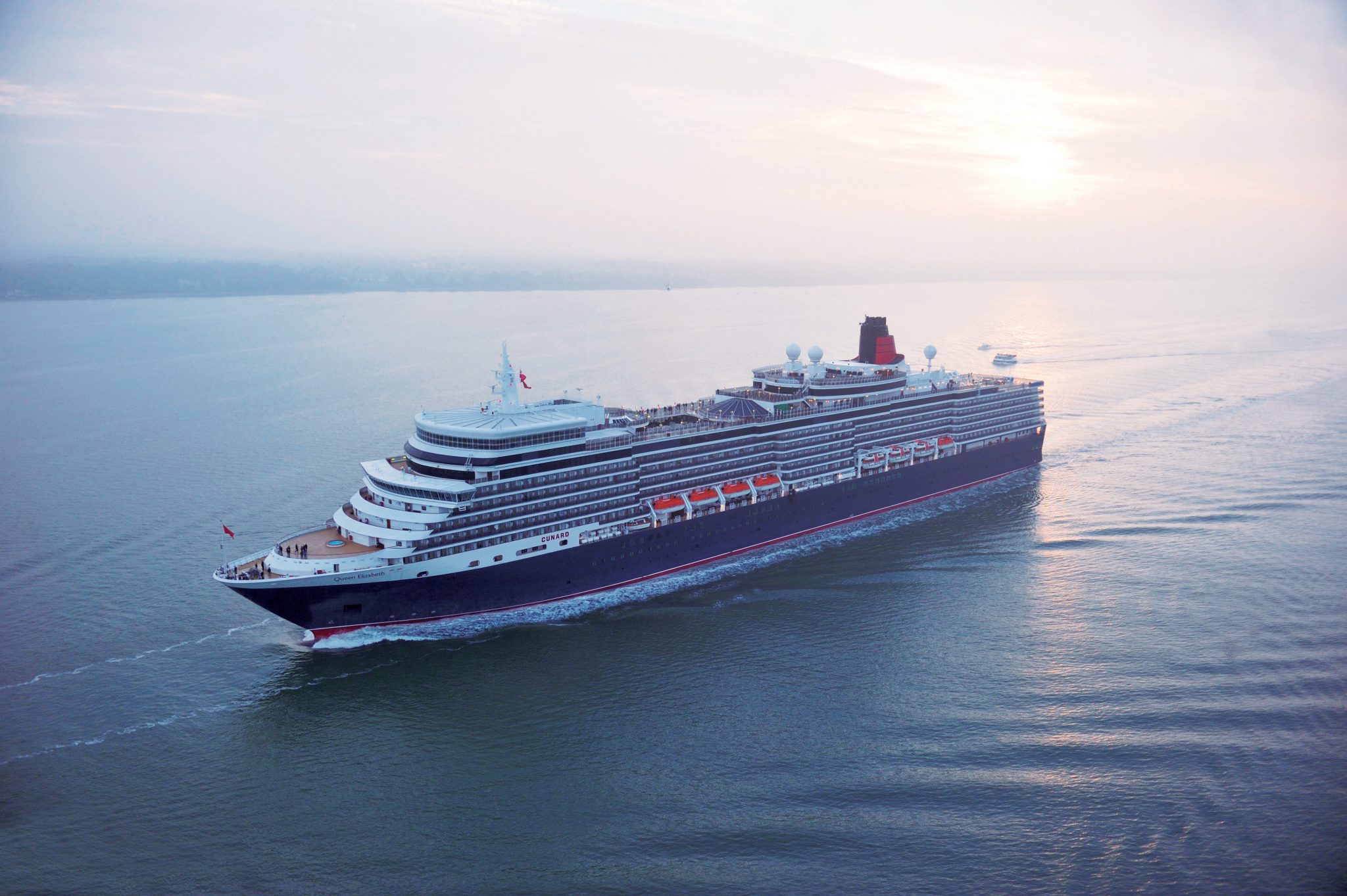 Cruise on Queen Elizabeth from Melbourne to New Zealand with free