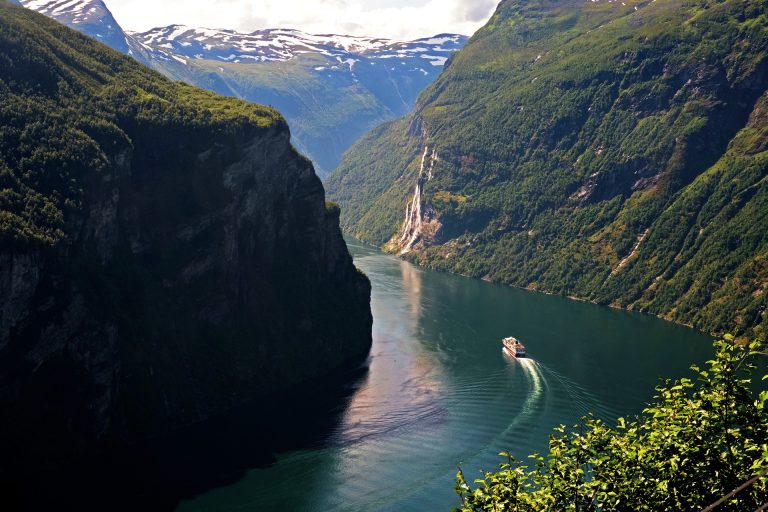 Experience the magic of the midnight sun with Hurtigruten and save