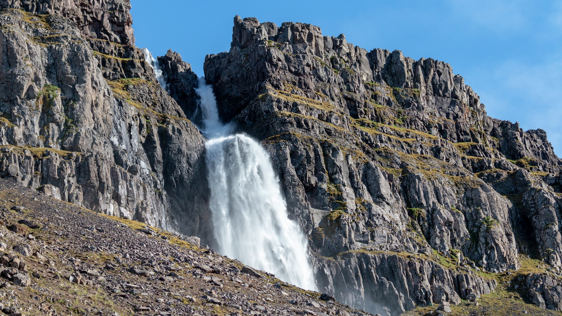 Waterfall in Djupavik Iceland HGR 124642 1920 Photo Andrea Klaussner