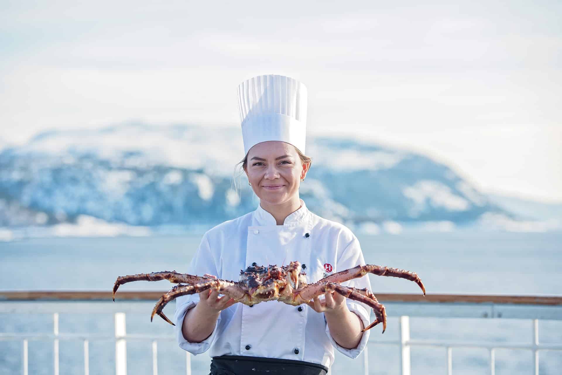 Chef with king crab HGR 118504 1920