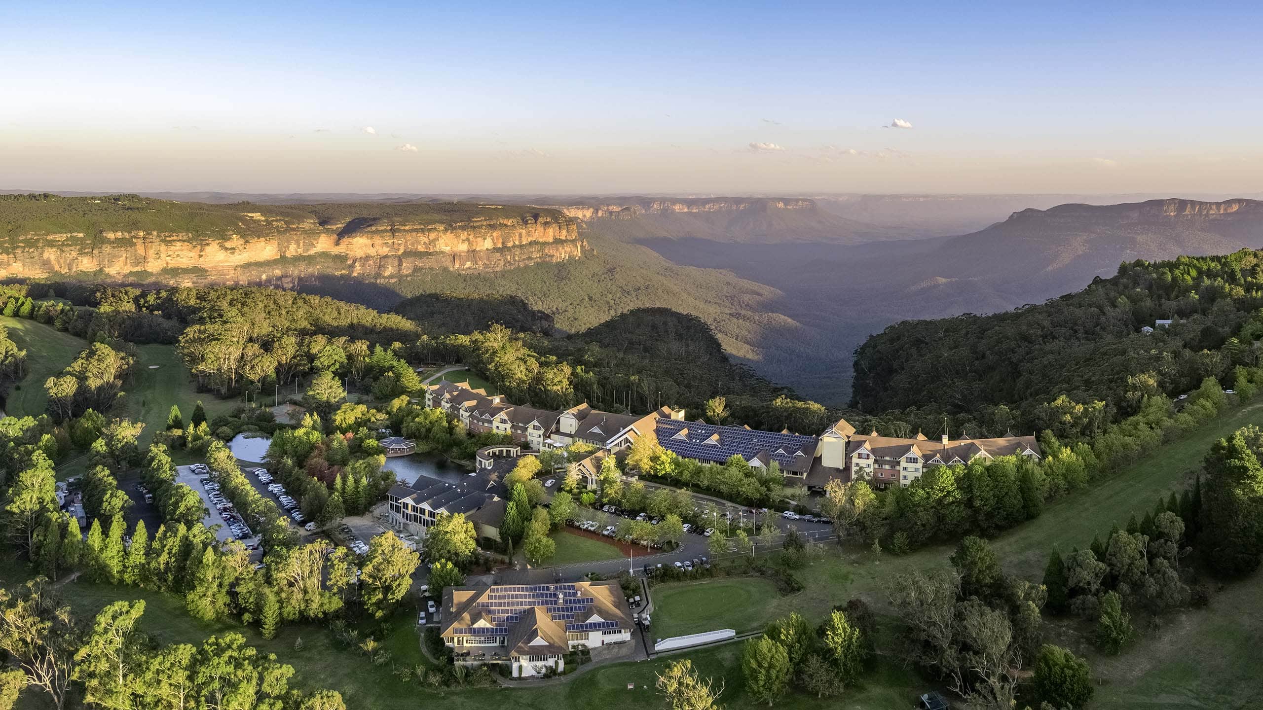 5ed4ac48ec5df29d28fe7caa Fairmont Resort Spa Blue Mountains 1