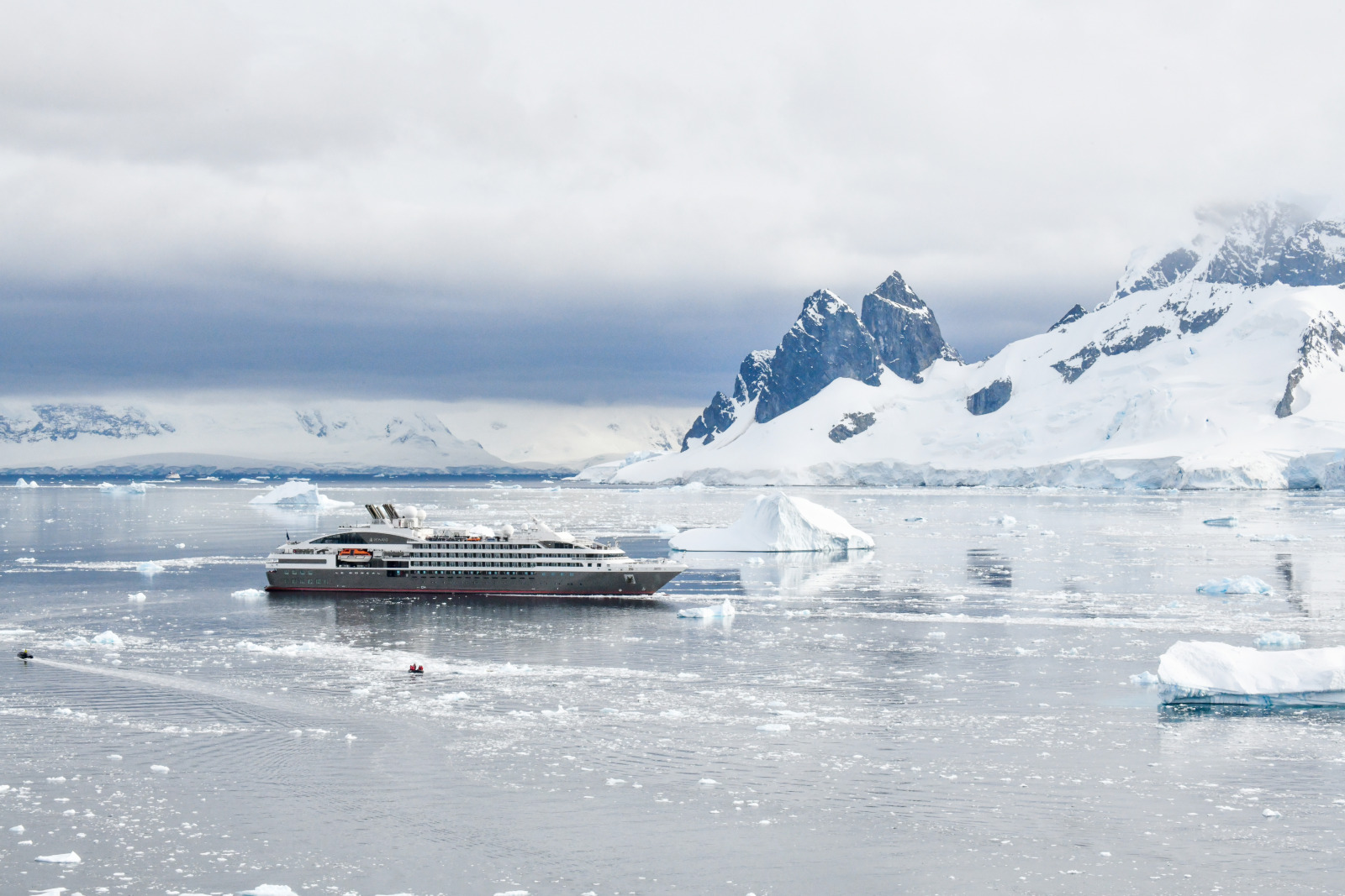 See the Antarctic with Andrew Daddo and Ponant