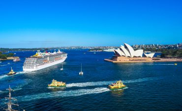 Australia's cruise return a race against time to salvage the last of the 2021/22 wave season