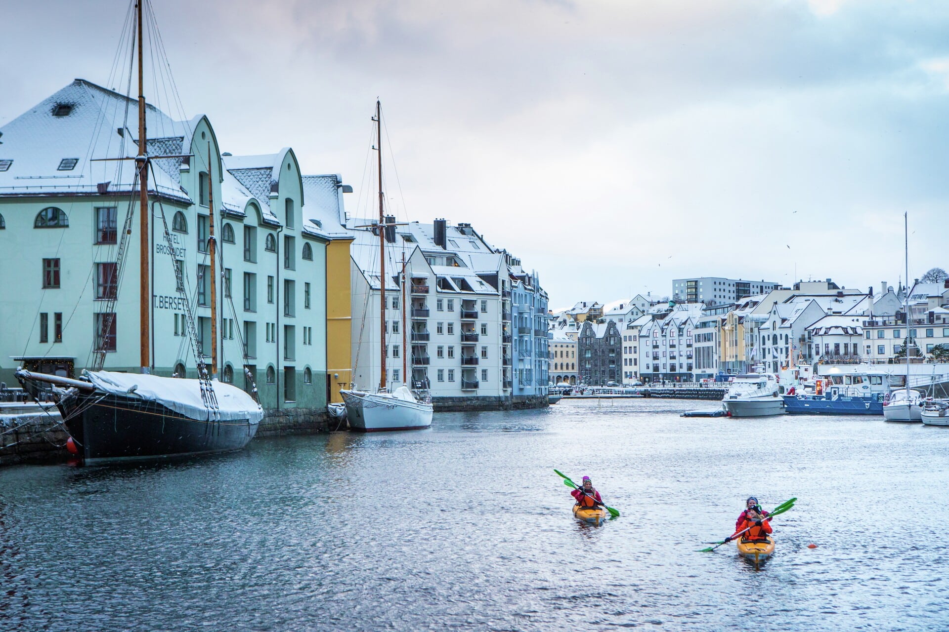 Kayaking alesund Norway HGR 128723 1920