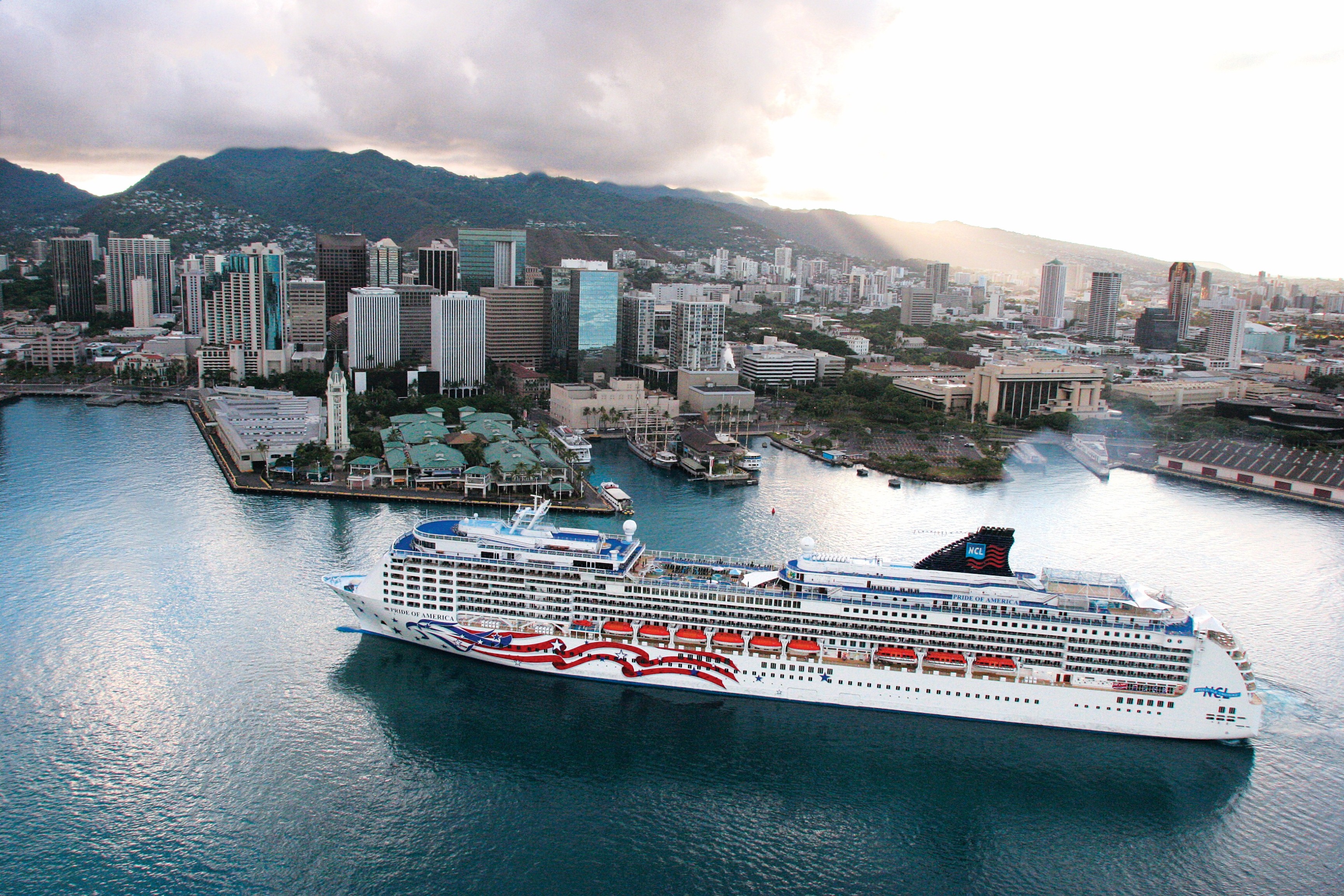 prideofamerica aerial hawaiiskyline