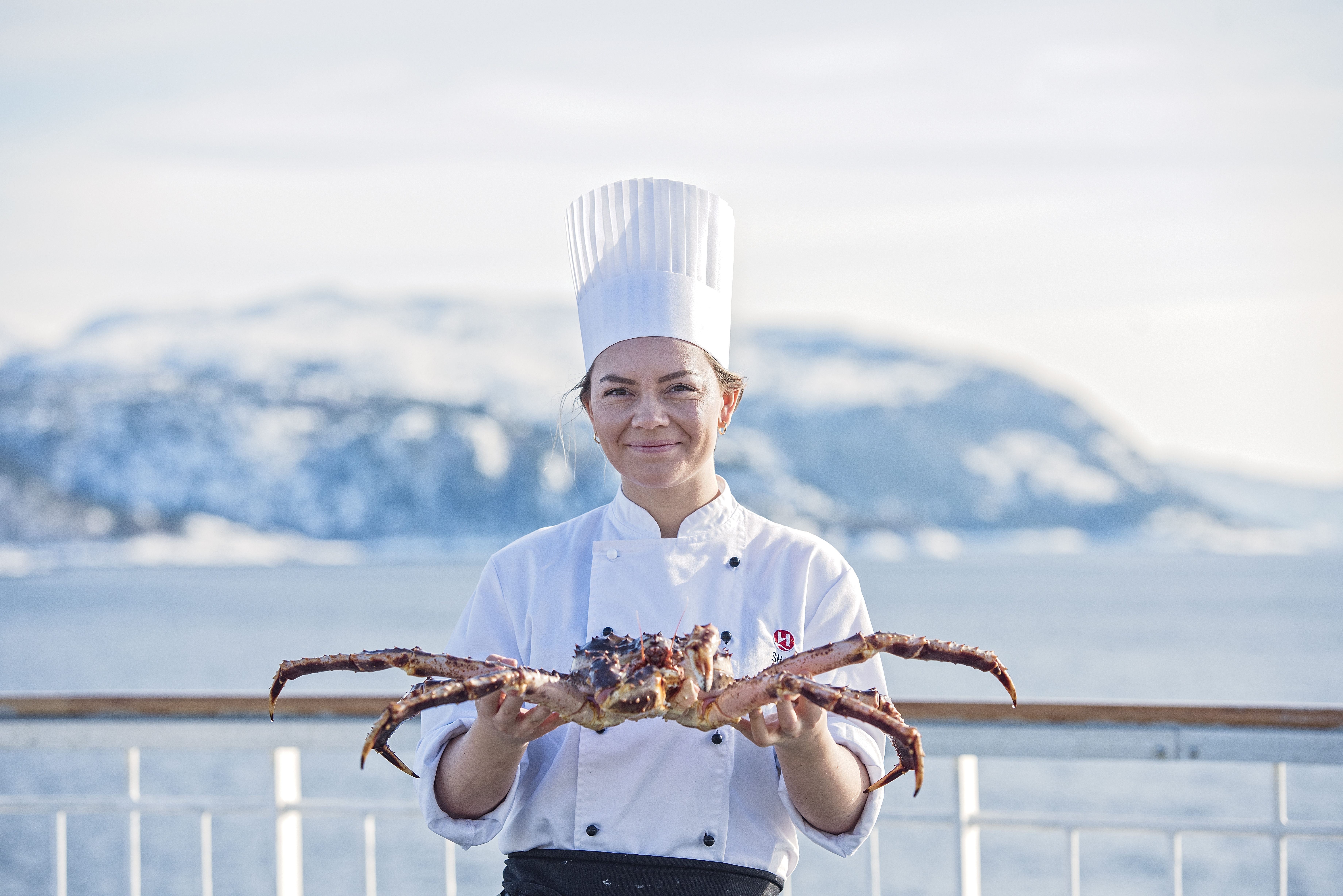 Chef with king crab HGR 118504