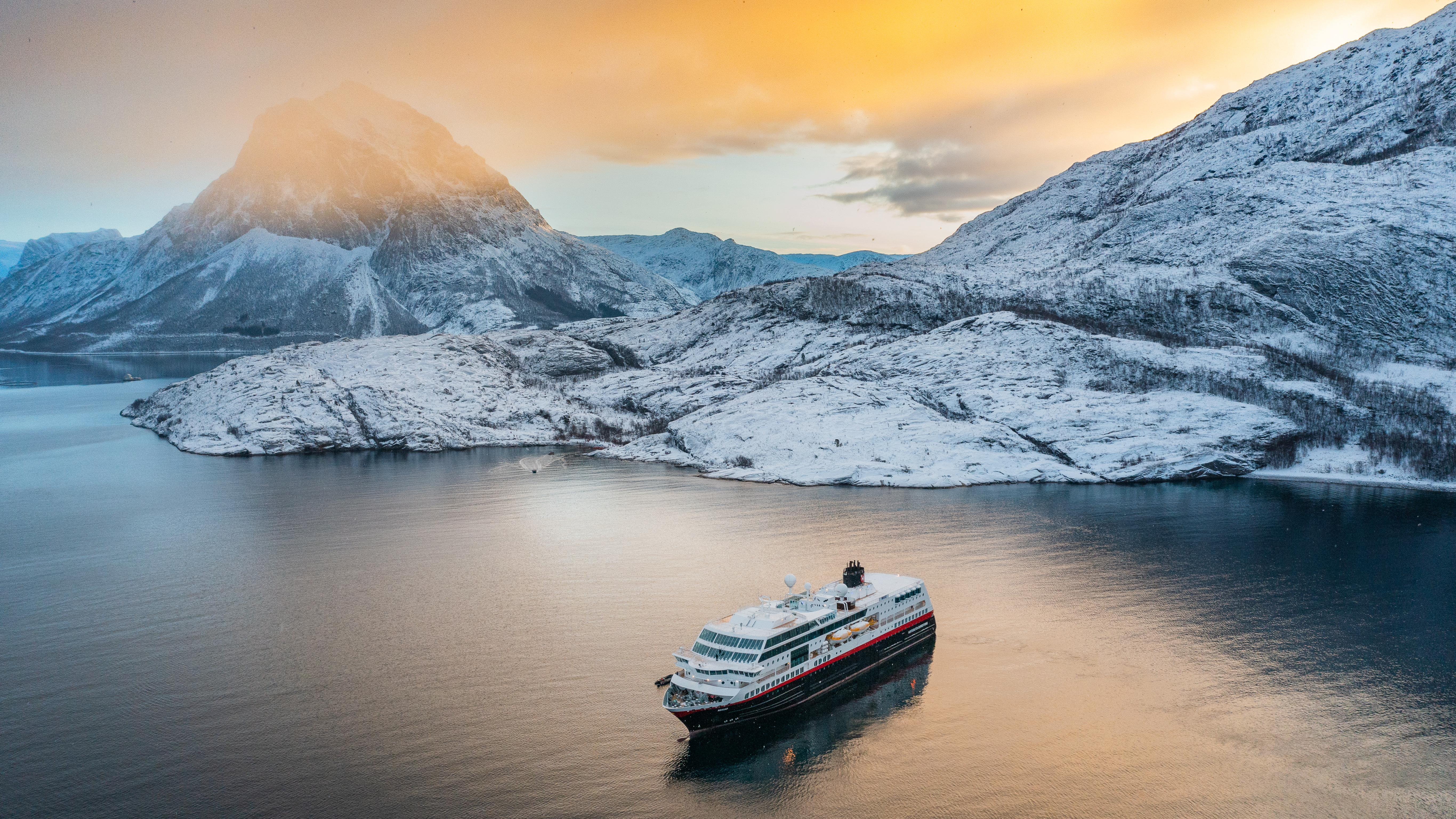 Tjongsfjord Norway HGR 153092 Photo Espen Mills