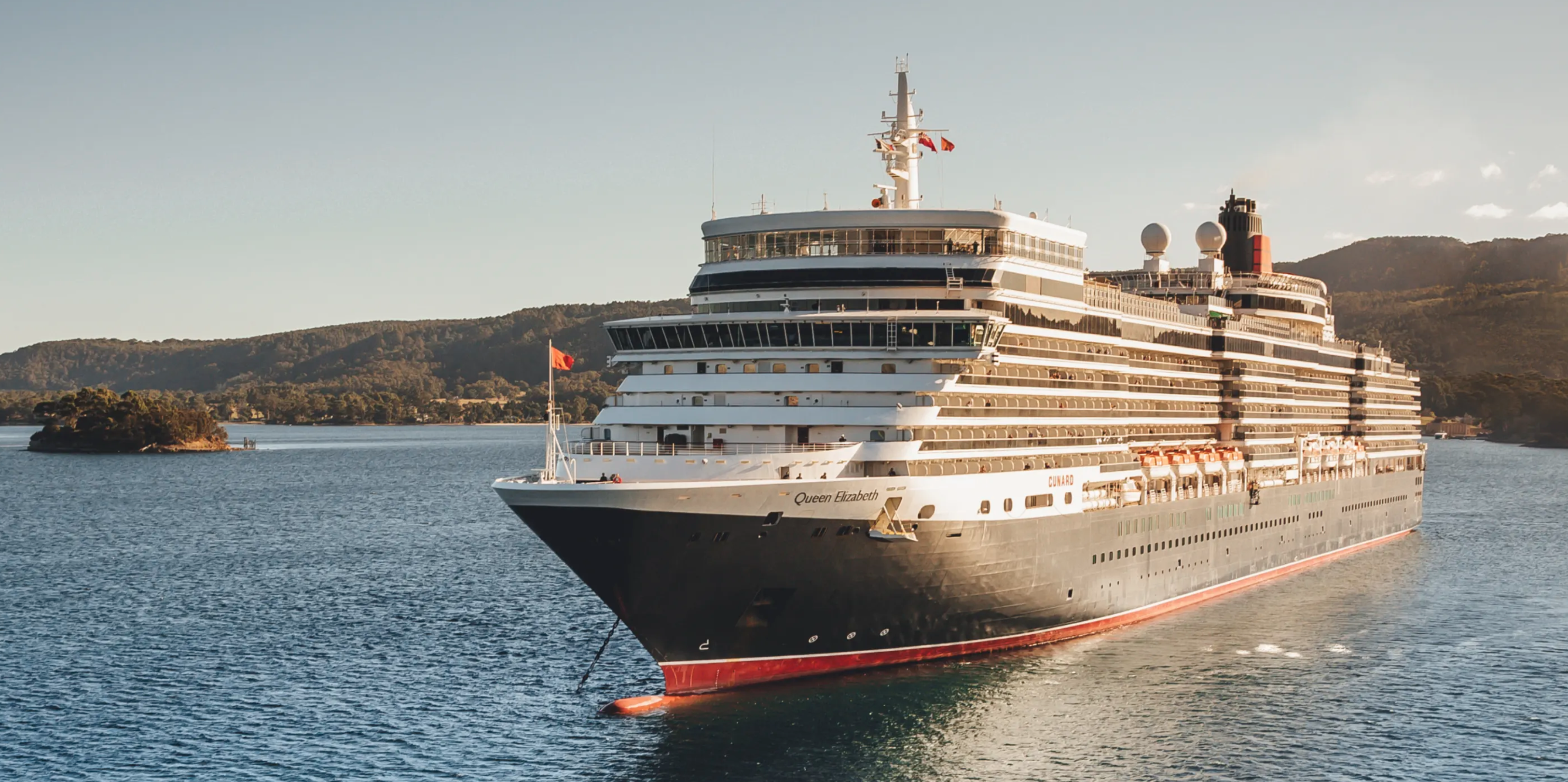 Tasmania looks to lift cruise ban for international ships