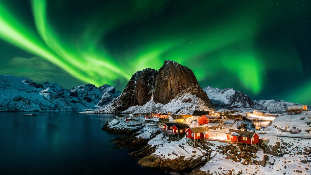 Follow the Northern Lights on a Norway cruise with a Hurtigruten expedition