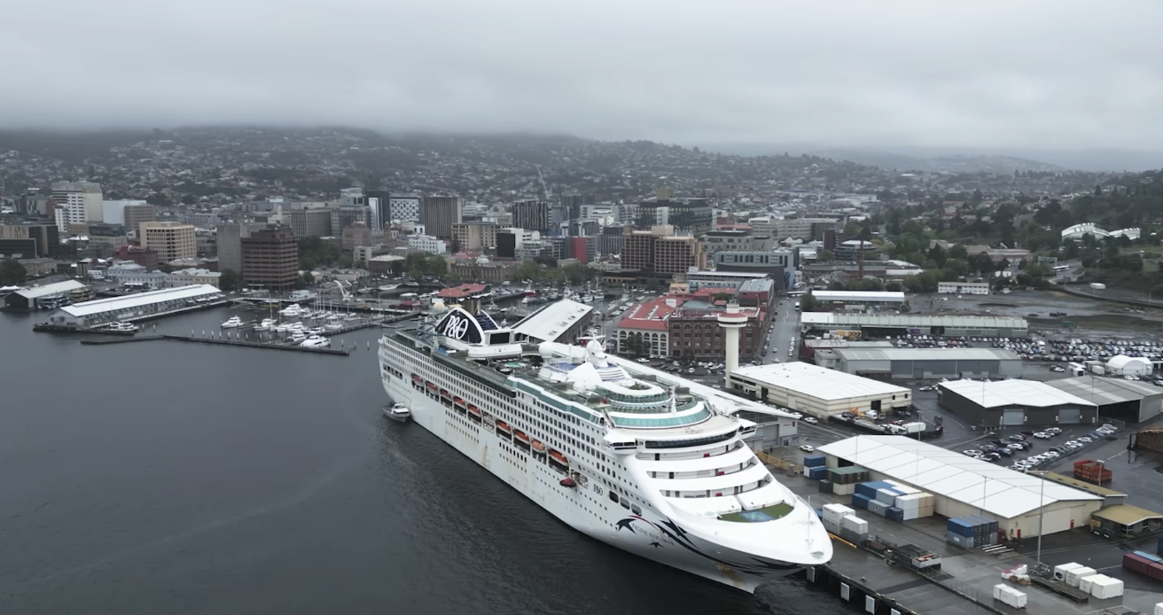 p&o cruise ship in hobart today